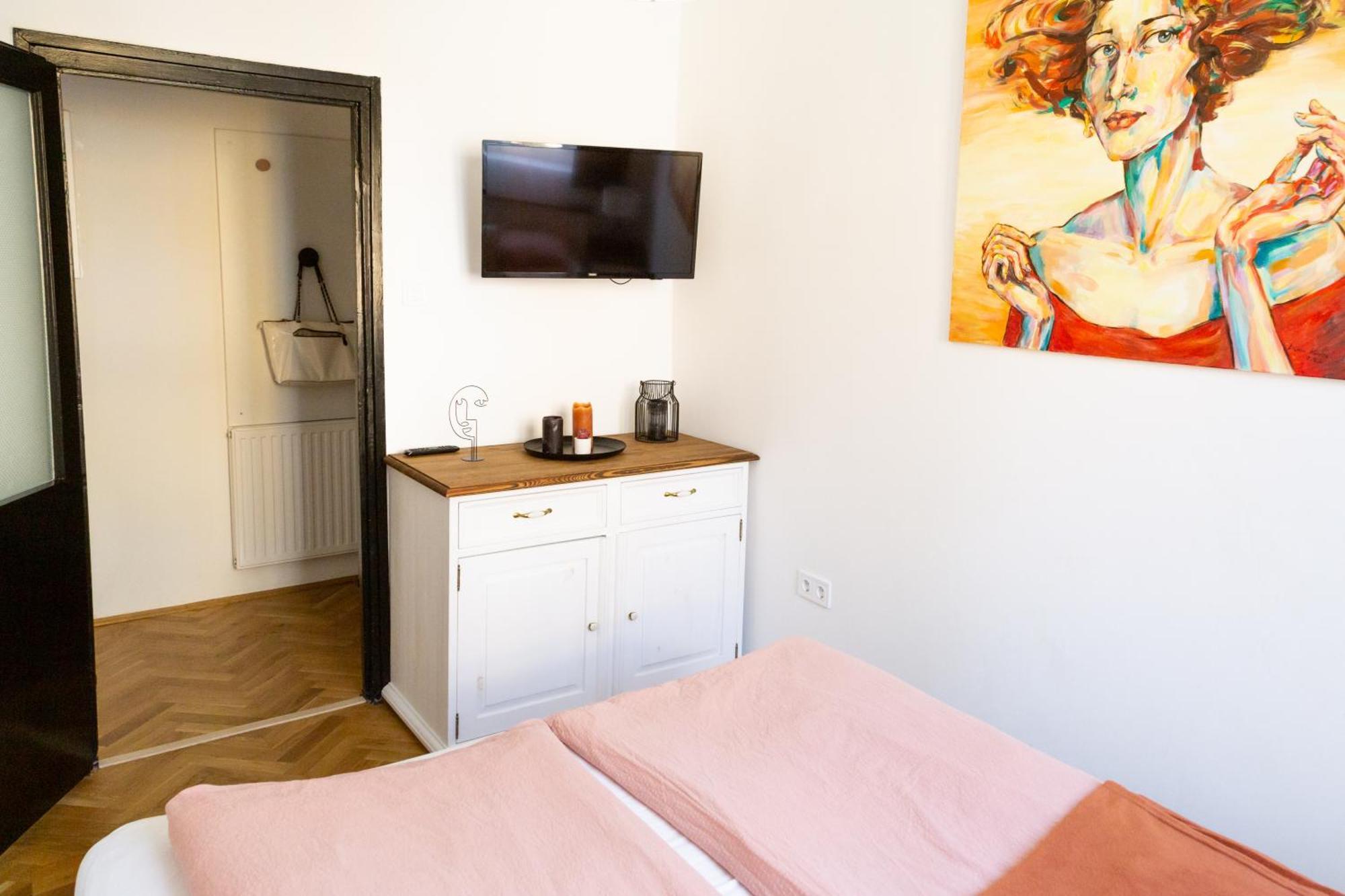 Art Home Eger Esterno foto